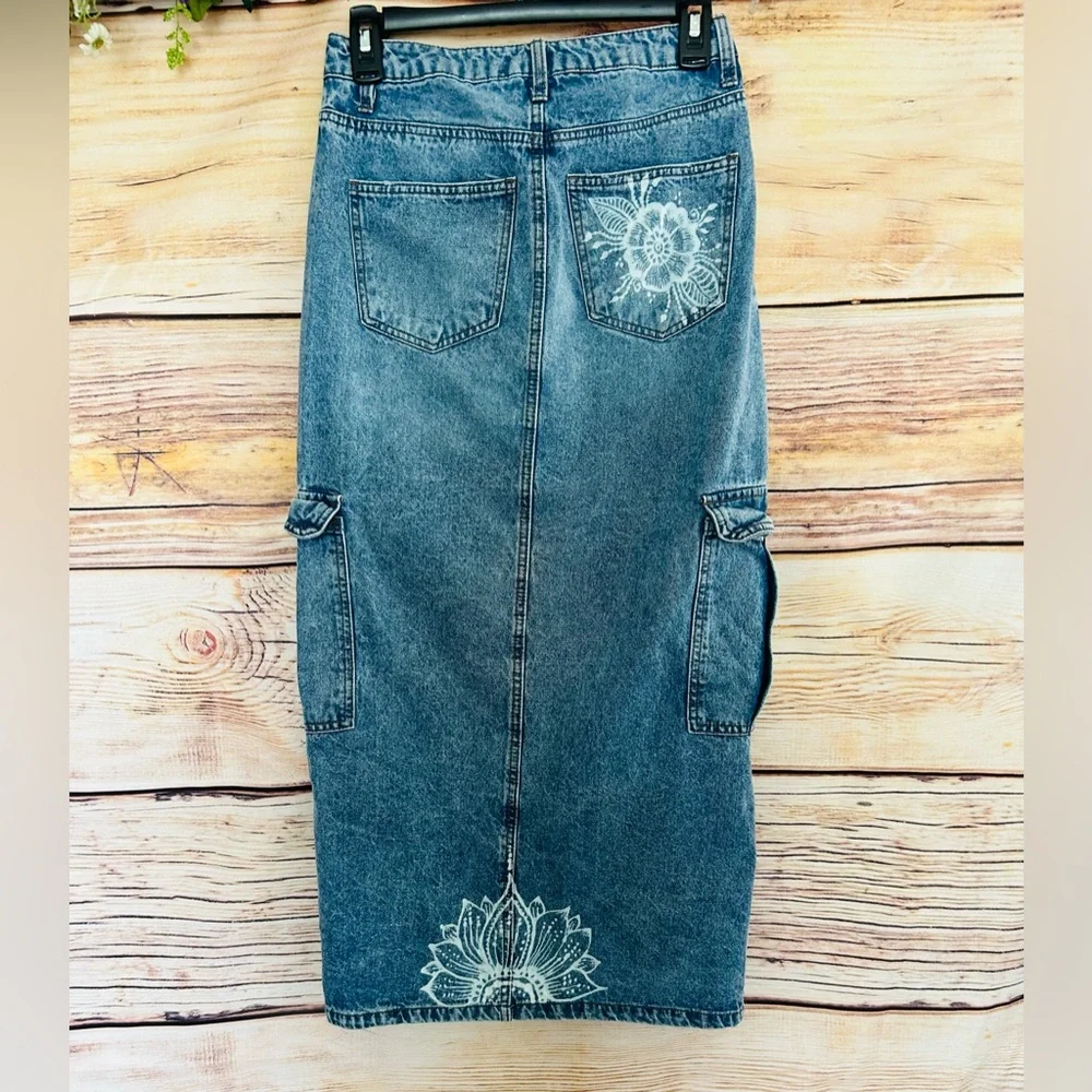 Love Fire Upcycled Bleach Hand Painted Floral Boho Cargo Denim Maxi Skirt Size 5